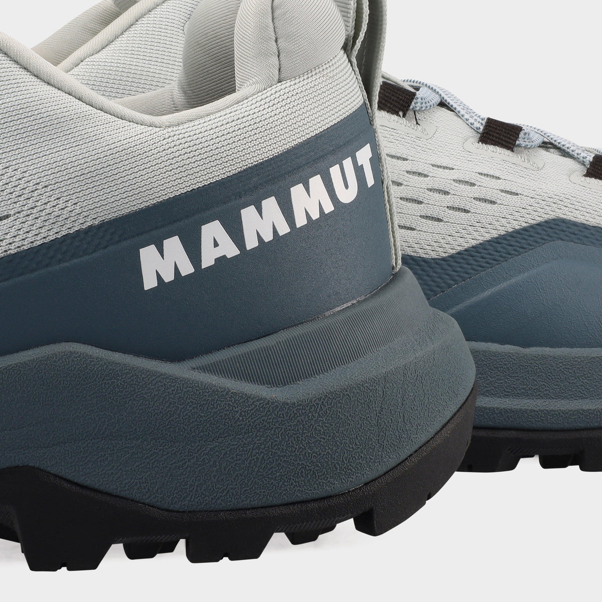 Women’s Sertig III Low Walking Shoes