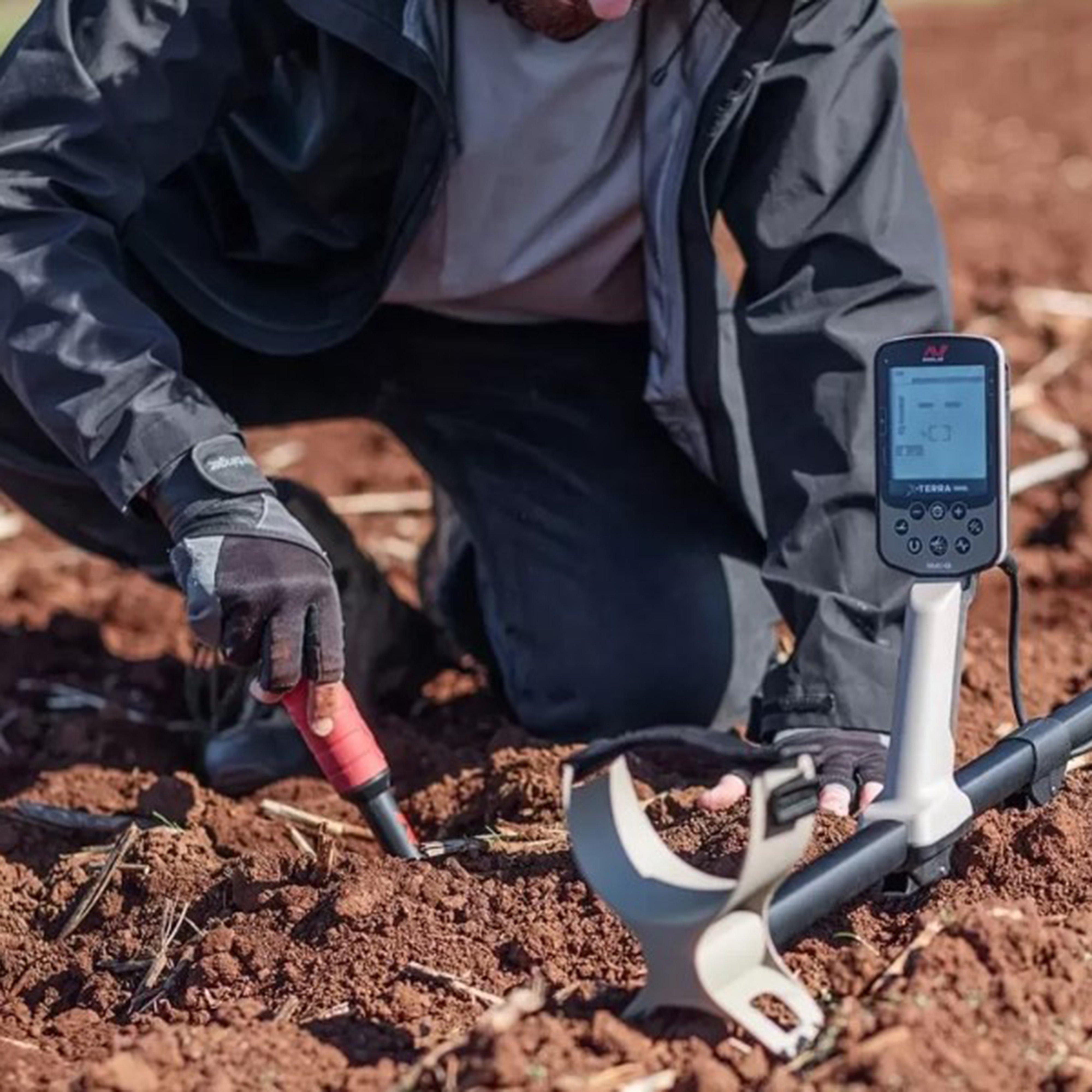 X-Terra Voyager Metal Detecting Starter Kit